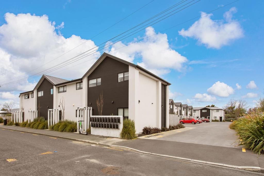 Light & Spacious 2Bdrm Townhouse Off Street Park Κράισττσερτς Εξωτερικό φωτογραφία